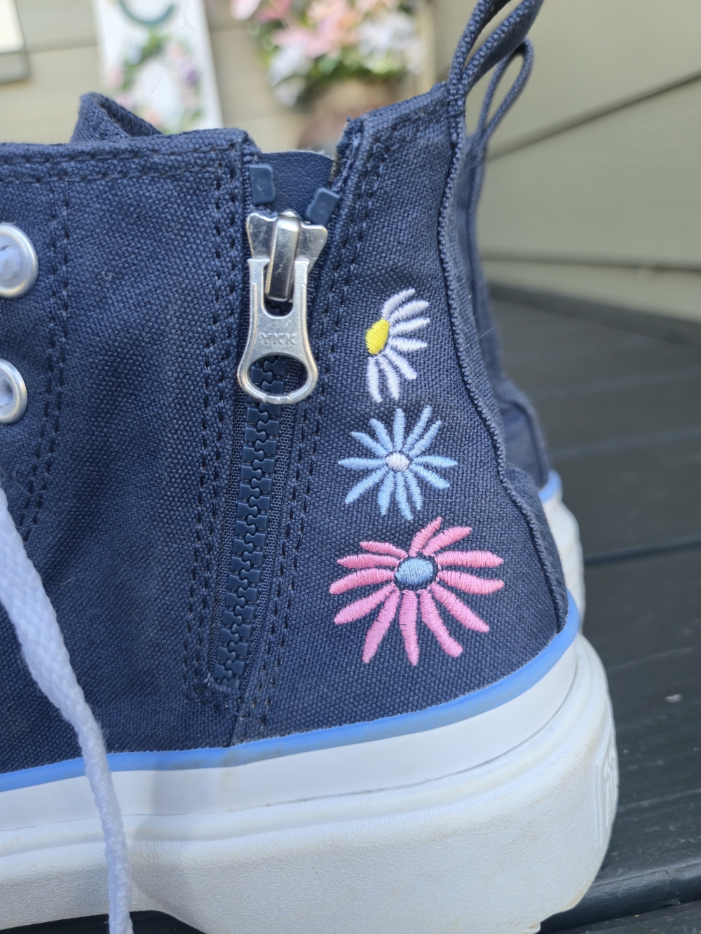 Chuck Taylor All Star Lugged Lift Platform Big Kid - Picture 3 of 13